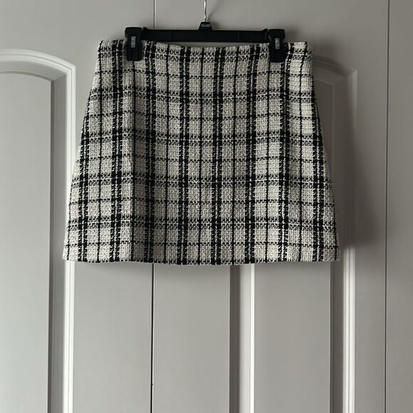 Lulu’s Plaid Tweed Black White Mini Skirt Size Large - Picture 2 of 4